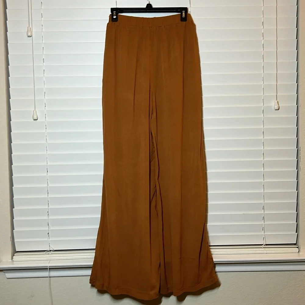 (NWT) Fashion Nova women’s Here Thriving Pant Set. Size Medium. - Picture 9 of 12